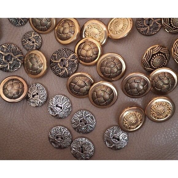 Vintage Buttons Lot of 88 goldtone silvertone bronze various shapes sizes NICE - Picture 3 of 12